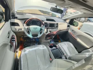Toyota Sienna Limited 7 Passenger 2012 Silver