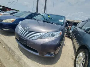 Toyota Sienna Limited 7 Passenger 2012 Gray