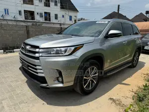 Toyota Highlander XLE 2019 Silver
