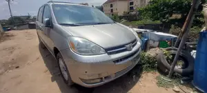 Toyota Sienna 2005 Gold