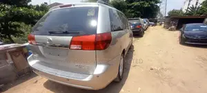 Toyota Sienna 2005 Gold
