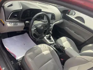 Hyundai Elantra Limited Sedan FWD (2.0L 4cyl 6A) 2017 Red