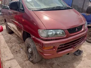 Mitsubishi Space Gear 2003 Red