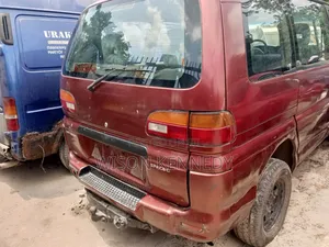 Mitsubishi Space Gear 2003 Red