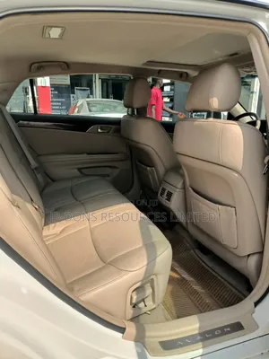 Toyota Avalon XLS Sedan FWD (3.5L 6cyl 6A) 2008 White