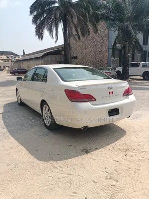 Toyota Avalon XLS Sedan FWD (3.5L 6cyl 6A) 2008 White