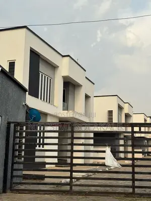 4bdrm Duplex in Carlton Gate Estate, for sale