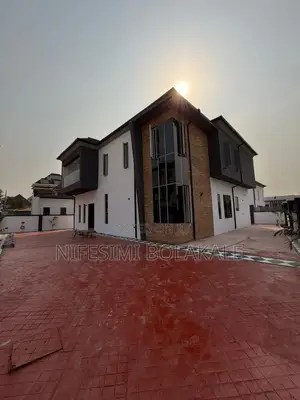 4bdrm Duplex in Carlton Gate Estate, for sale