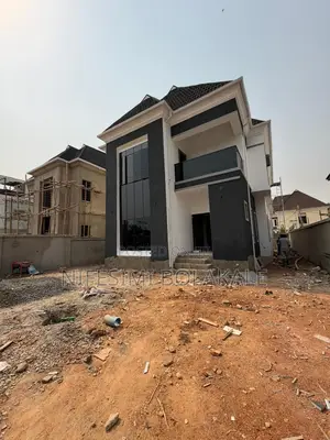 4bdrm Duplex in Carlton Gate Estate, for sale