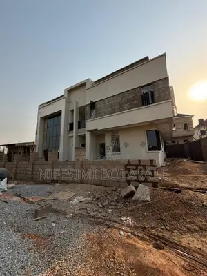 4bdrm Duplex in Carlton Gate Estate, for sale
