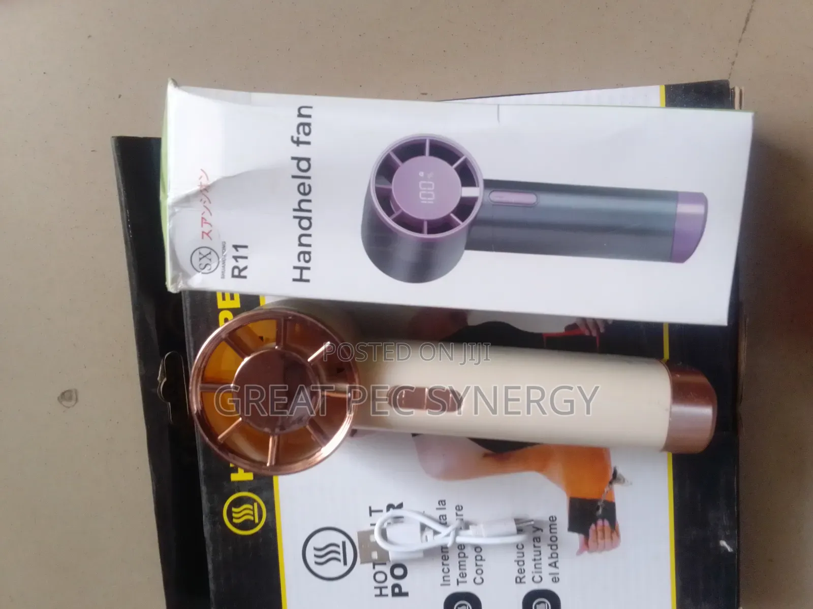 R11 Handheld Fan