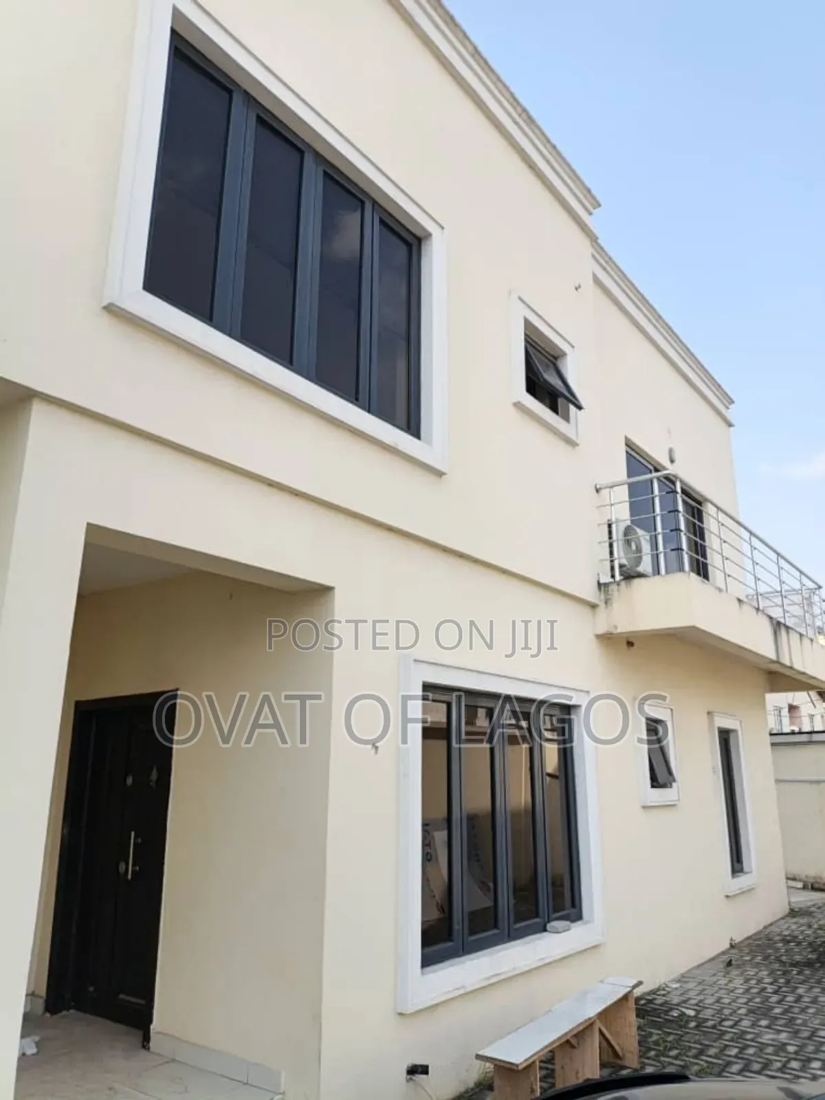 5bdrm Duplex in Chevron for rent