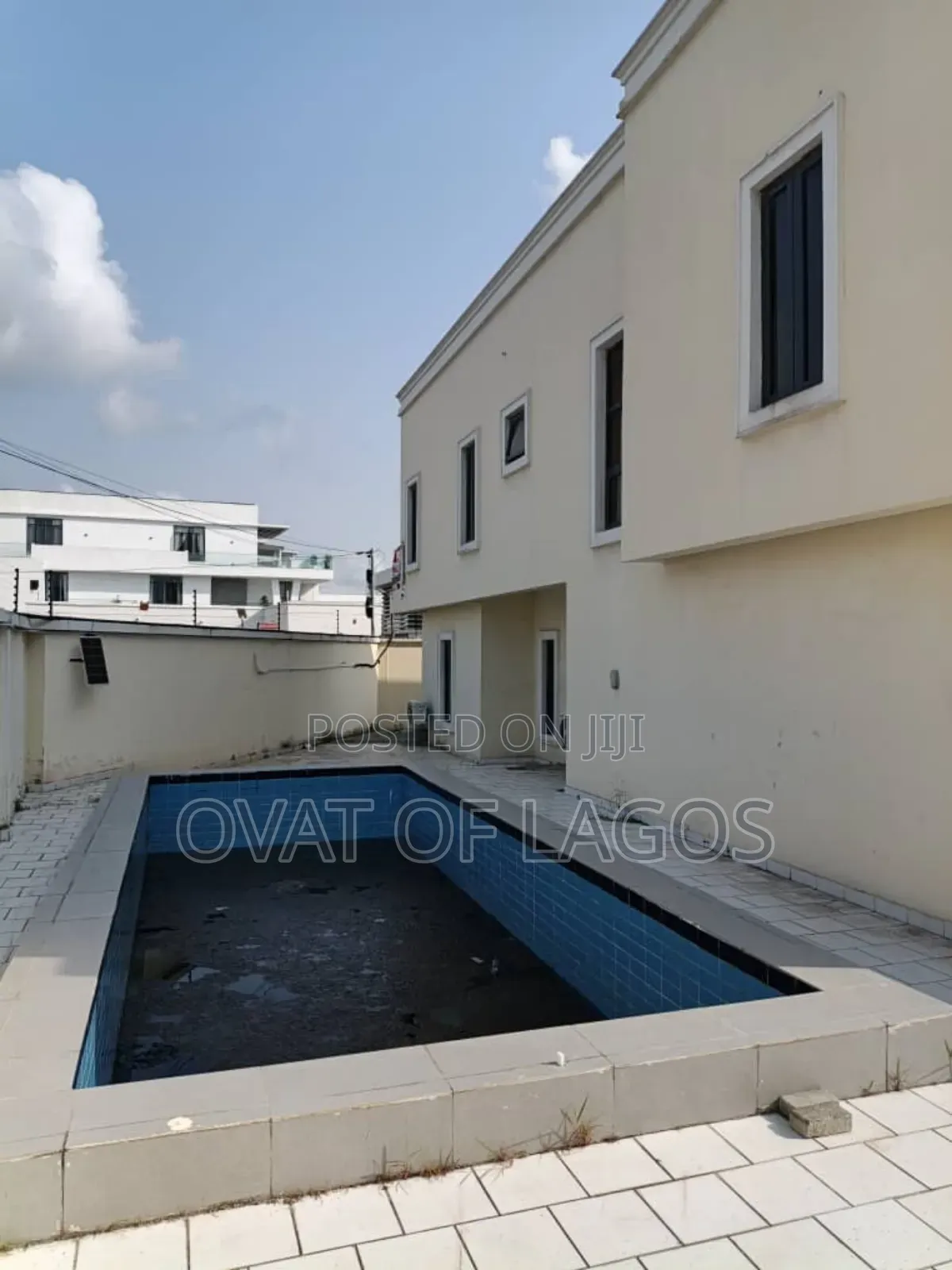 5bdrm Duplex in Chevron for rent