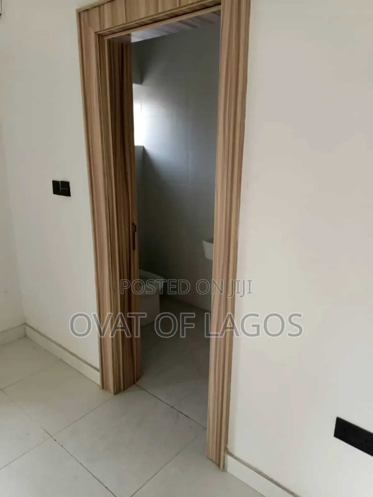 5bdrm Duplex in Chevron for rent