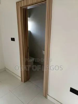 5bdrm Duplex in Chevron for rent