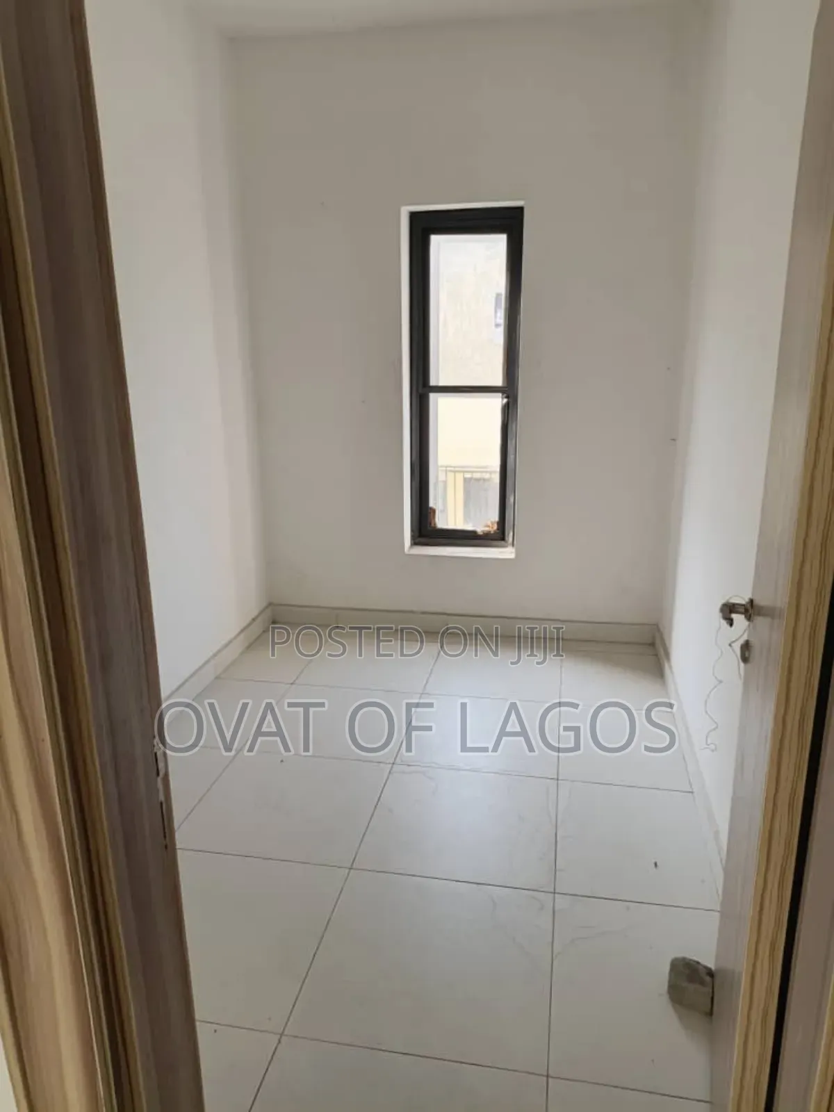 5bdrm Duplex in Chevron for rent