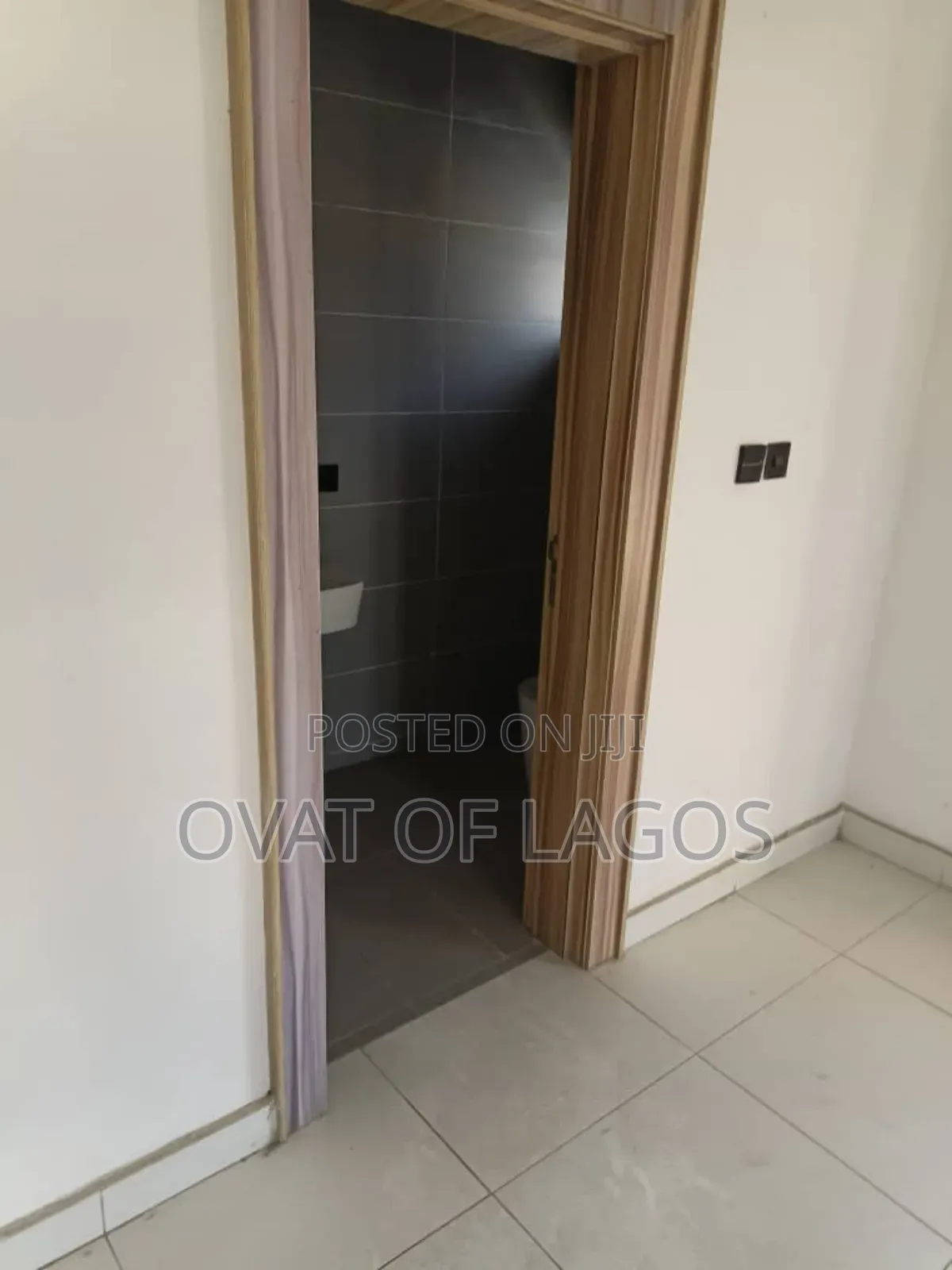 5bdrm Duplex in Chevron for rent