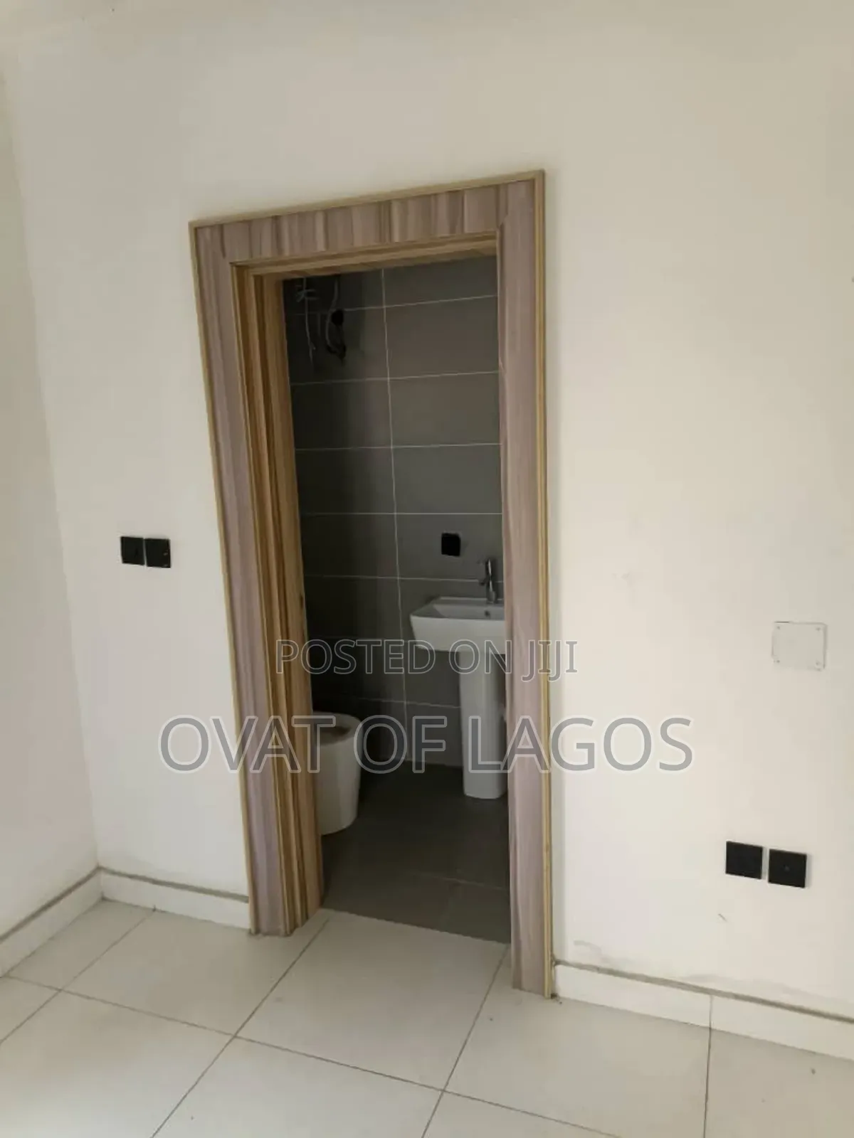 5bdrm Duplex in Chevron for rent