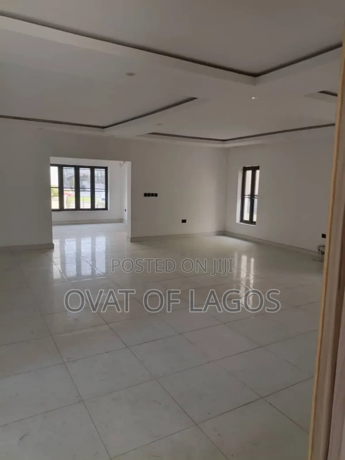 5bdrm Duplex in Chevron for rent