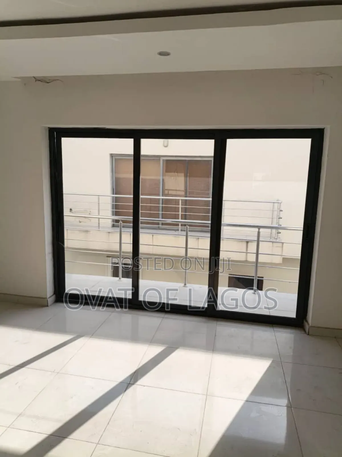 5bdrm Duplex in Chevron for rent