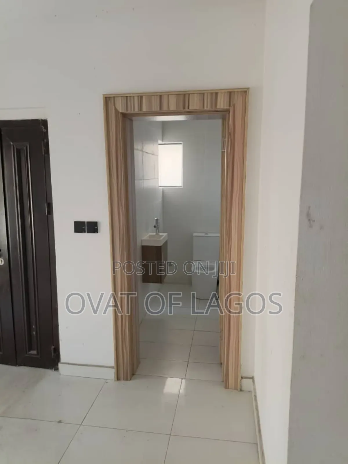 5bdrm Duplex in Chevron for rent