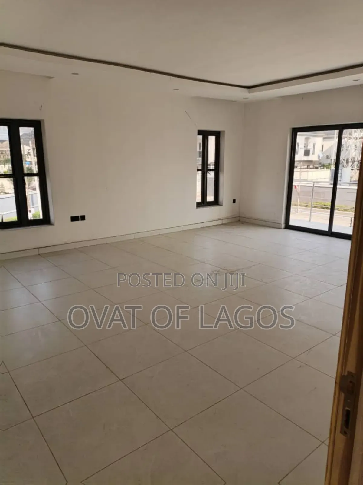 5bdrm Duplex in Chevron for rent