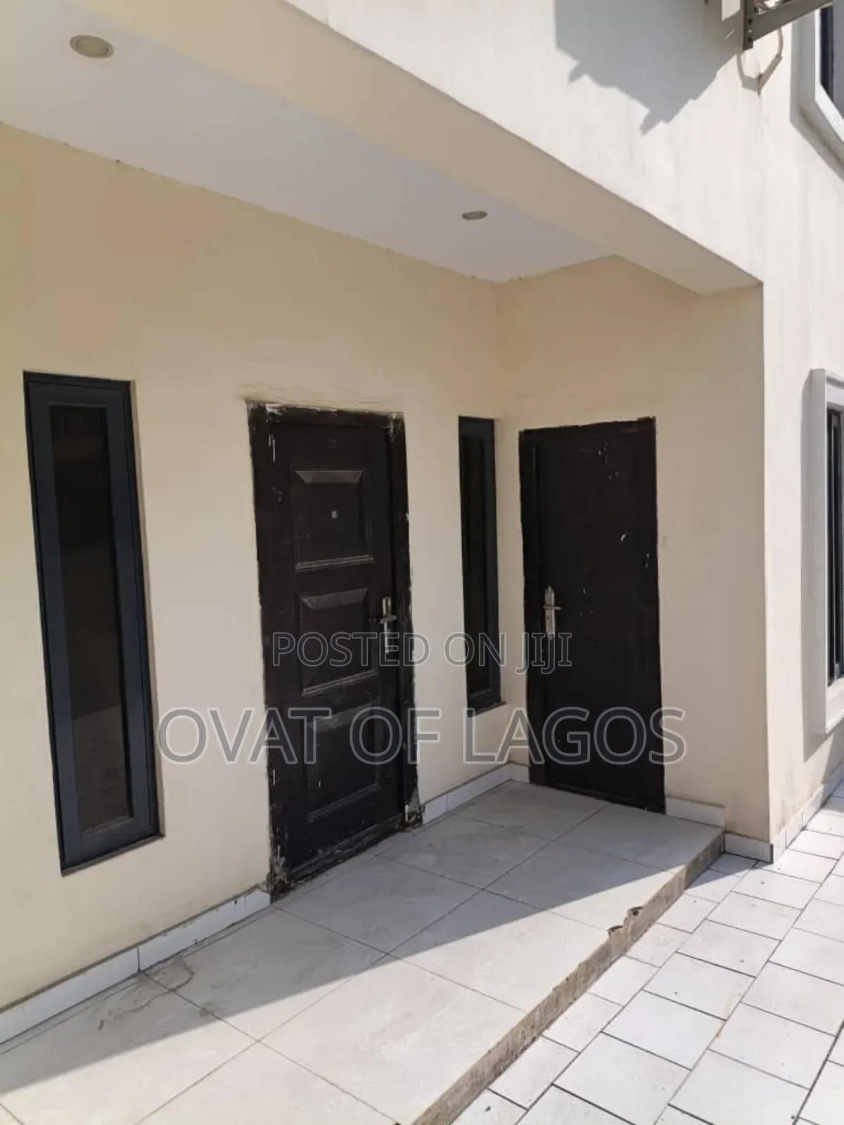 5bdrm Duplex in Chevron for rent