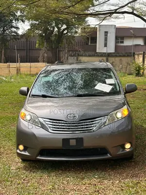 Toyota Sienna XLE 7 Passenger Mobility 2012 Gray