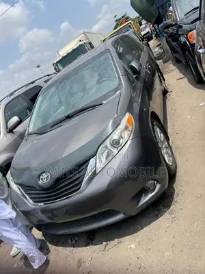 Toyota Sienna Limited AWD 7-Passenger 2013 Gray