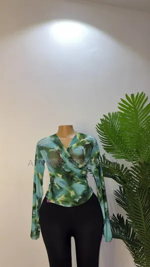 Mesh v-Neck Top