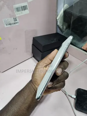 Apple iPhone 11 Pro Max 64 GB White