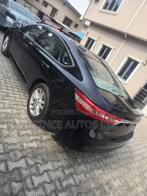 Toyota Avalon XLE Premium Sedan FWD (3.5L 6cyl 6A) 2013 Black