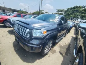 Toyota Tundra Platinum 5.7L V8 4x4 CrewMax 5.6 ft. box 145.7 in. WB