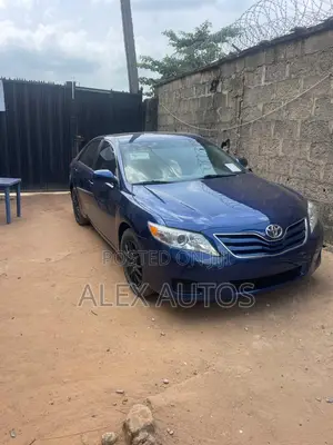 Toyota Camry LE 4dr Sedan (2.5L 4cyl 6A) 2011 Blue