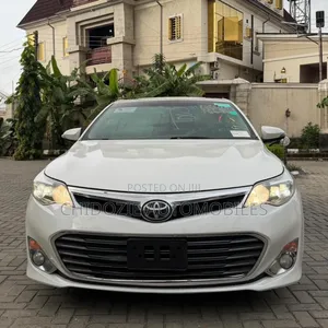 Toyota Avalon Limited 4dr Sedan (3.5L 6cyl 6A) 2014 White