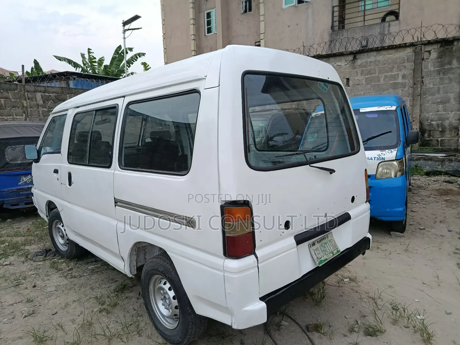 Mitsubishi L300 2004 White