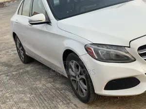 Mercedes-Benz C300 Base AWD 4Matic Sedan (2.0L 4cyl 7A) 2015 White