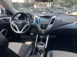 Hyundai Veloster 3dr Hatchback w/Black Interior (1.6L 4cyl 6M) 2014