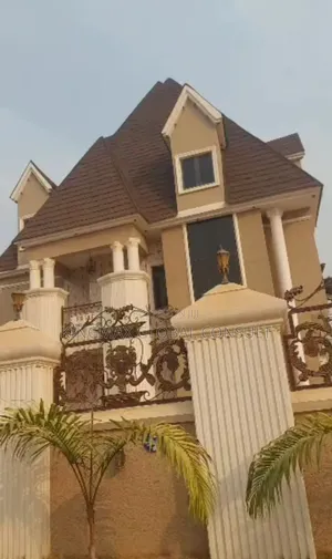 6bdrm Penthouse in Lugbe Abuja for sale