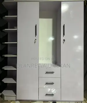 Well Furnished 5ft Wardrobe