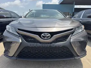 Toyota Camry SE FWD 2020 Gray