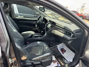 Toyota Camry SE FWD 2020 Gray
