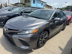 Toyota Camry SE FWD 2020 Gray