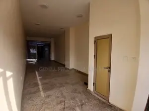 42sqm Shop / Office Space on the First Floor in a Strategic Plaza