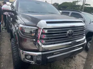 Toyota Tundra Limited 5.7L V8 4x2 Double Cab 6.6 ft. box 145.7 in. WB