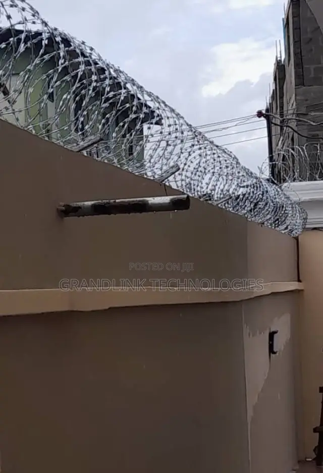 Stainless And Galvanized Razor Wire