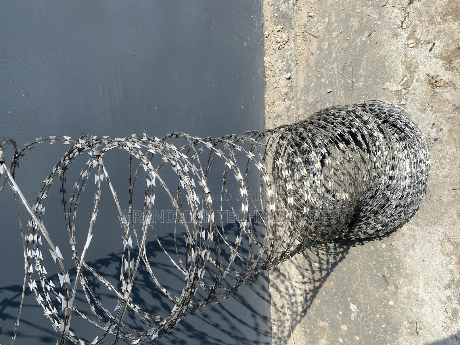 Stainless And Galvanized Razor Wire
