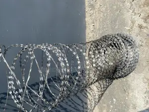 Stainless And Galvanized Razor Wire