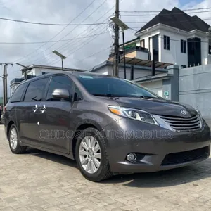 Toyota Sienna Limited Premium 7 Passenger (3.5L 6cyl 6A) 2016 Gray