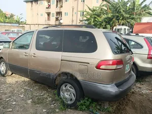 Toyota Sienna CE 2002 Brown